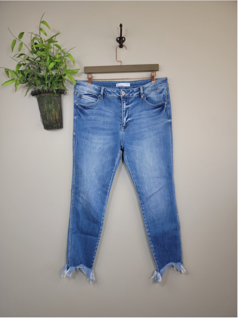 Kancan 31 Skinny Ankle Mid Rise Jeans Frayed Hem Medium Wash Distress Jeggings